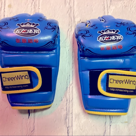 CHEERWING UFC GLOVES. - Picture 3 of 3